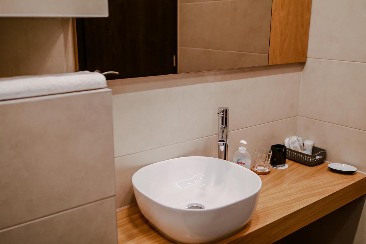 Sohaz Panzio Es Apartmanhaz Szolnok Exteriér fotografie