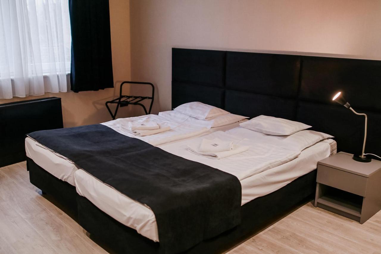 Sohaz Panzio Es Apartmanhaz Szolnok Exteriér fotografie