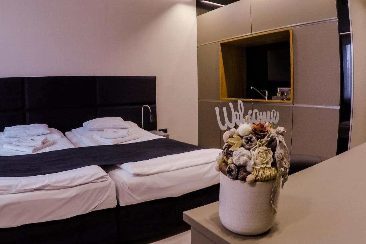 Sohaz Panzio Es Apartmanhaz Szolnok Exteriér fotografie