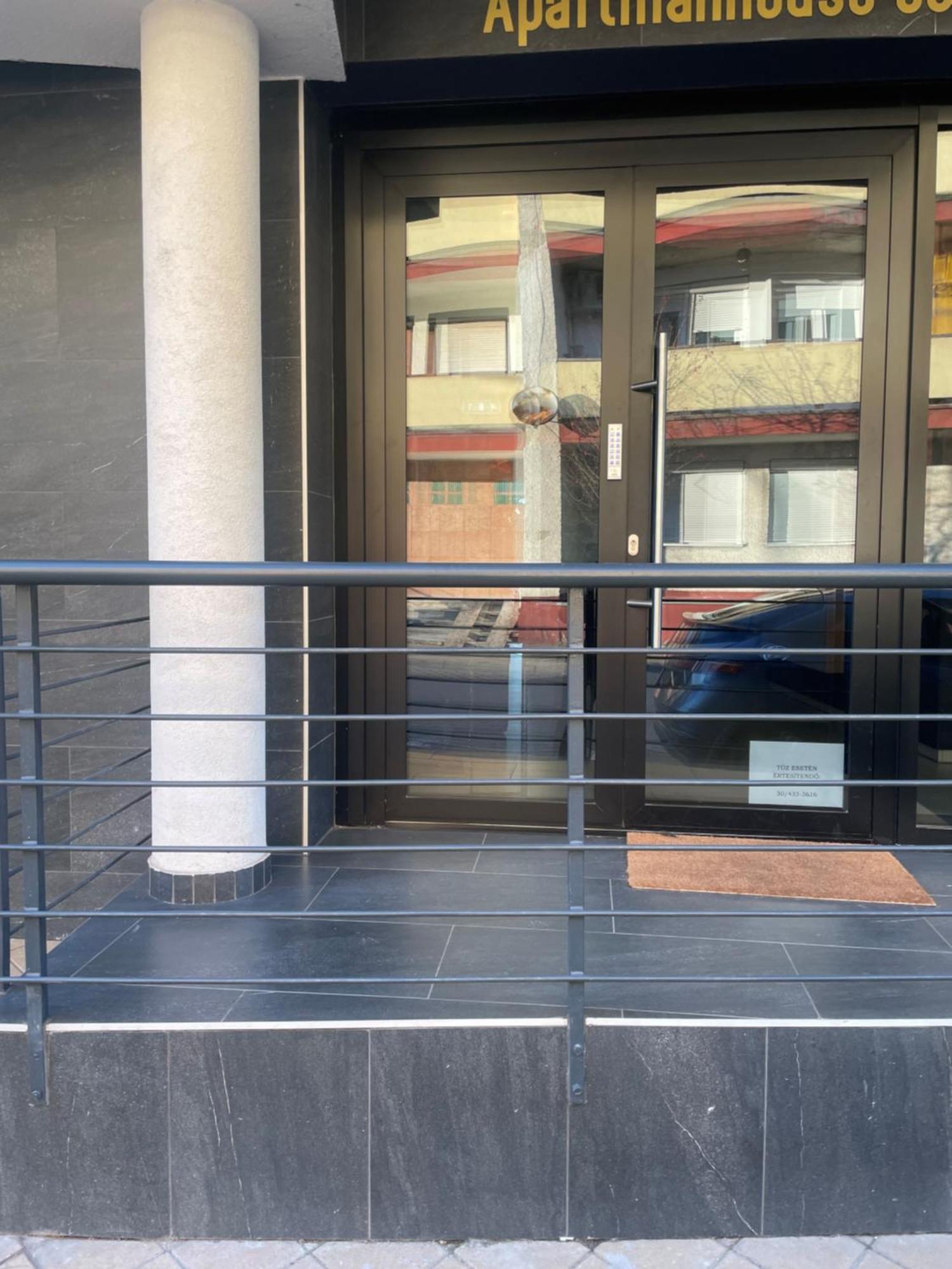 Sohaz Panzio Es Apartmanhaz Szolnok Exteriér fotografie