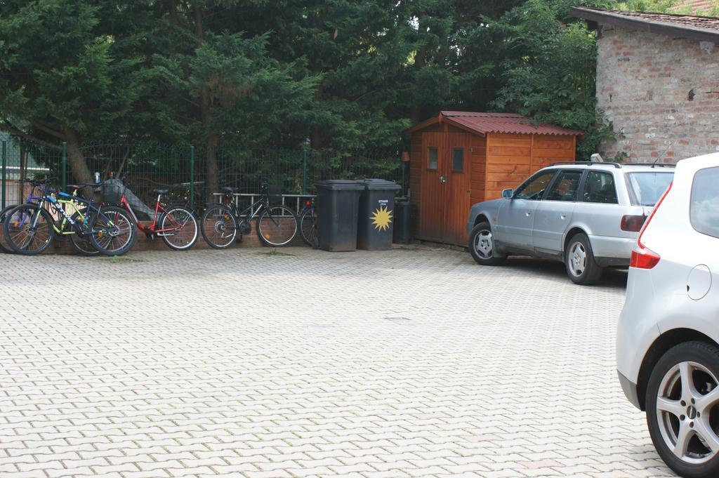 Sohaz Panzio Es Apartmanhaz Szolnok Exteriér fotografie